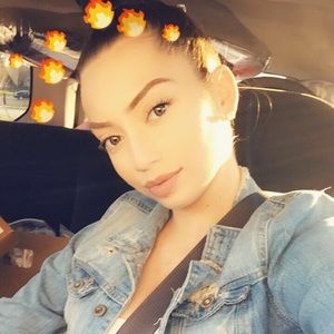 Meet your Posher, Courtney